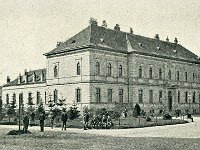 Lučbeni zavod  Kemijski laboratorij (Lučbeni zavod), danas Knjižnica Hrvatske akademije znanosti i umjetnosti na Strossmayerovom trgu 14 sagrađena je 1883-1884. prema projektu Hermana Bolléa.